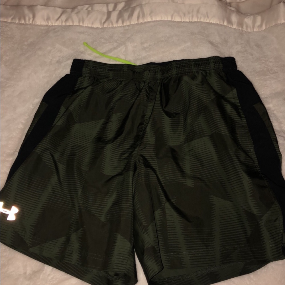 Men’s UA running shorts
